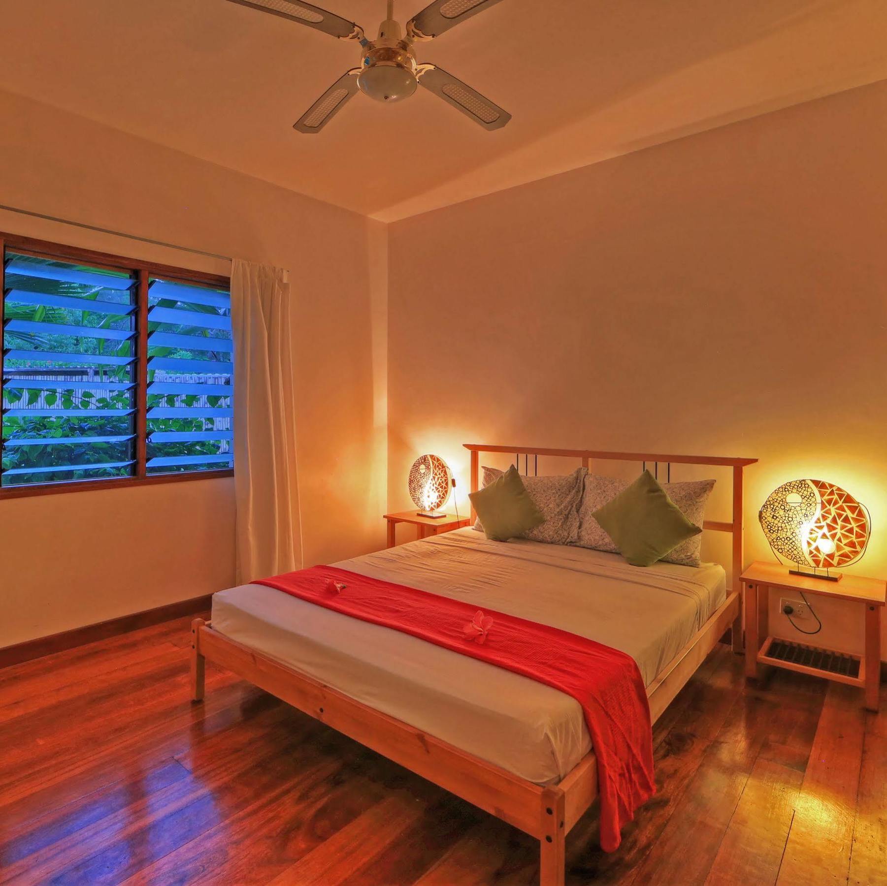 פורט וילה Tropicana Lagoon Apartments מראה חיצוני תמונה